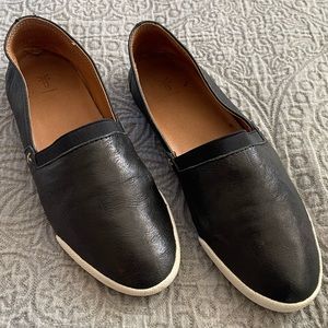 Frye Black Leather Melanie Slip-on Size 6.5